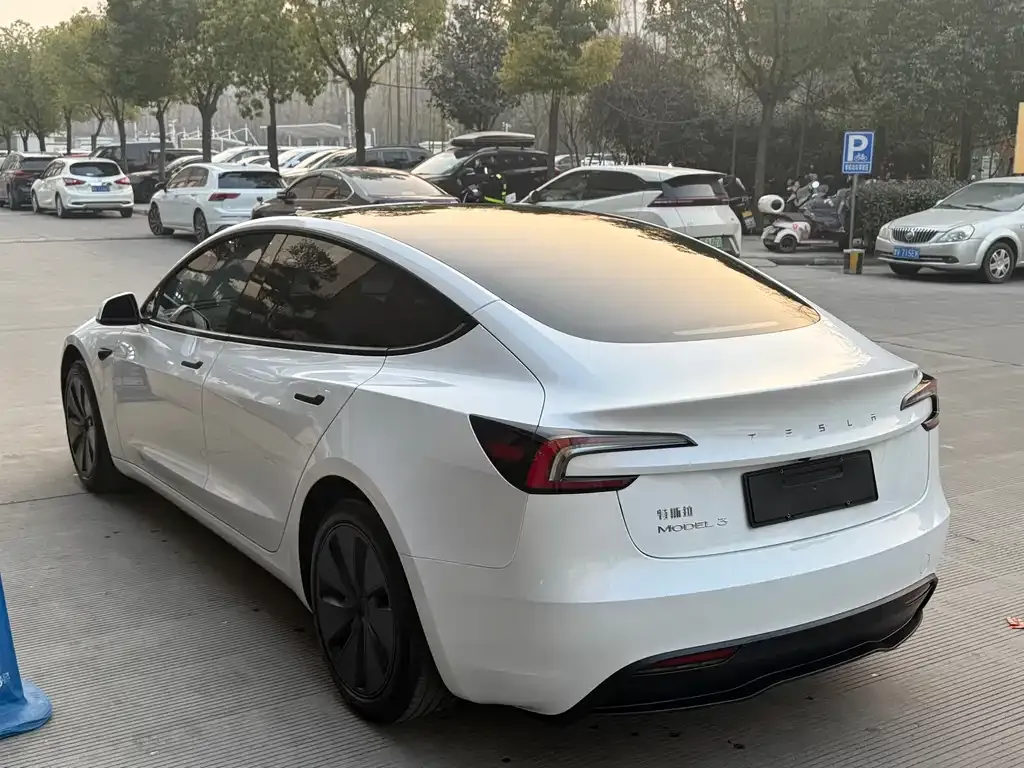 Tesla Model 3 — фото 5