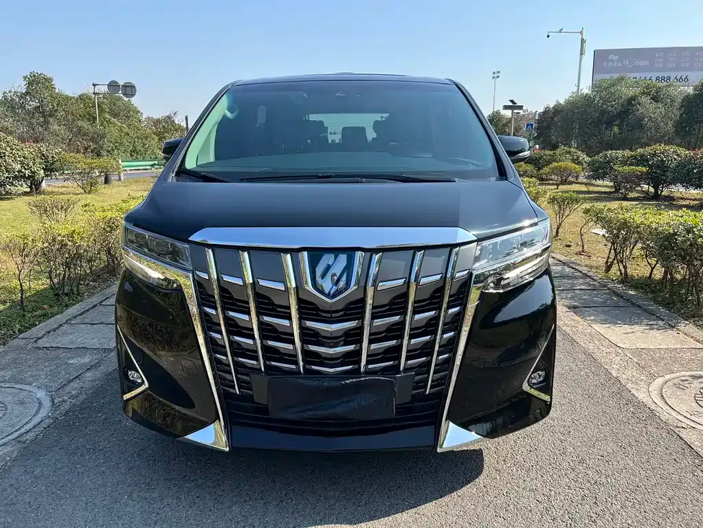 Toyota Alphard — фото 5