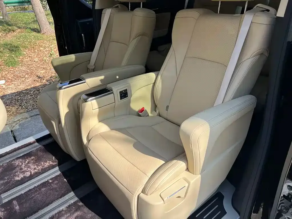 Toyota Alphard — фото 4