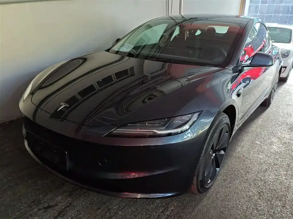 Tesla Model 3 — фото 1
