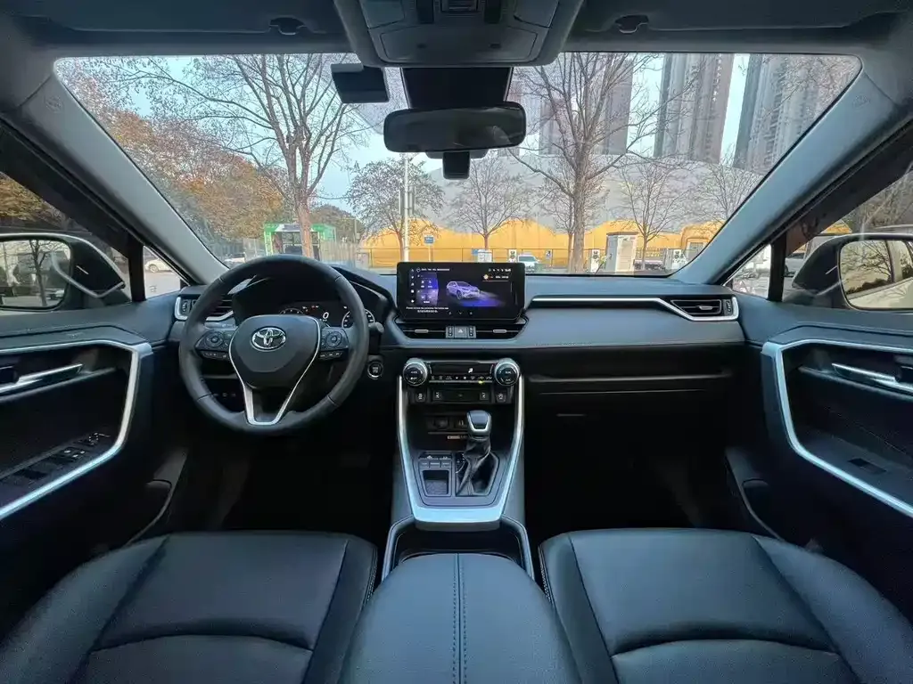 Toyota RAV4 — фото 5