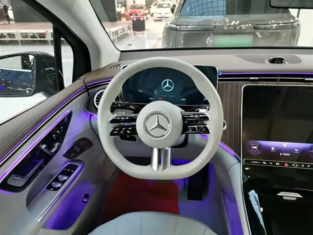 Mercedes-Benz EQE SUV — фото 4