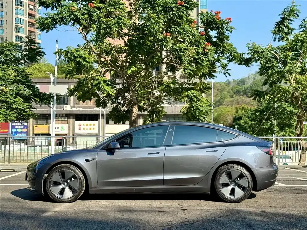 Tesla Model 3 — фото 10