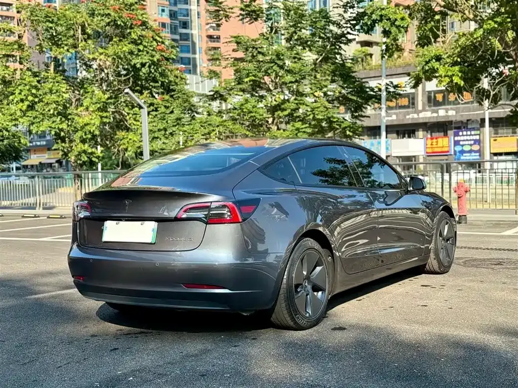 Tesla Model 3 — фото 9