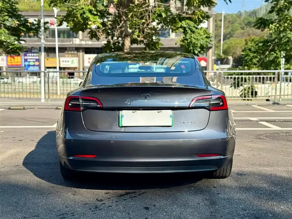 Tesla Model 3 — фото 4