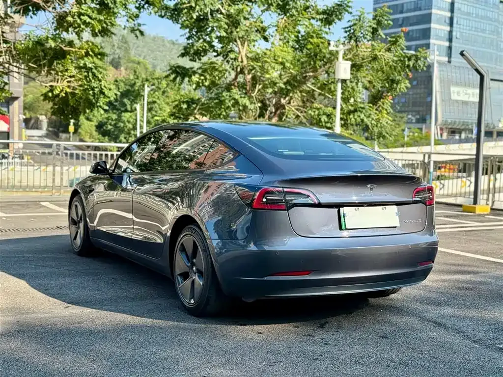 Tesla Model 3 — фото 8