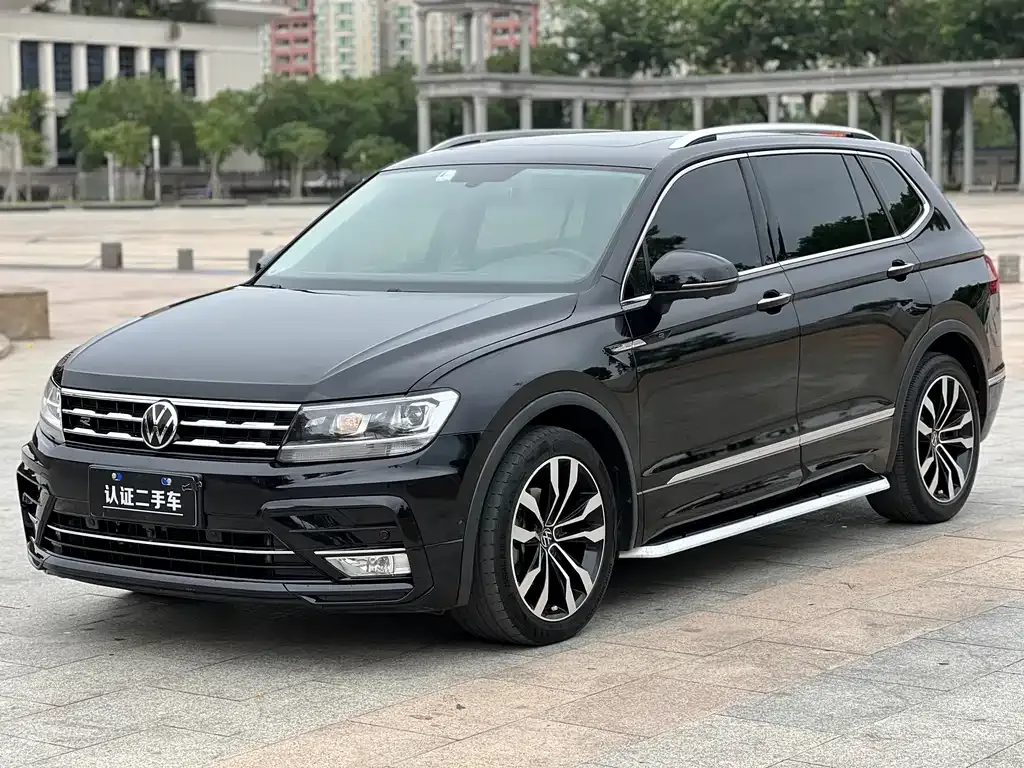 Volkswagen Tiguan L — фото 1