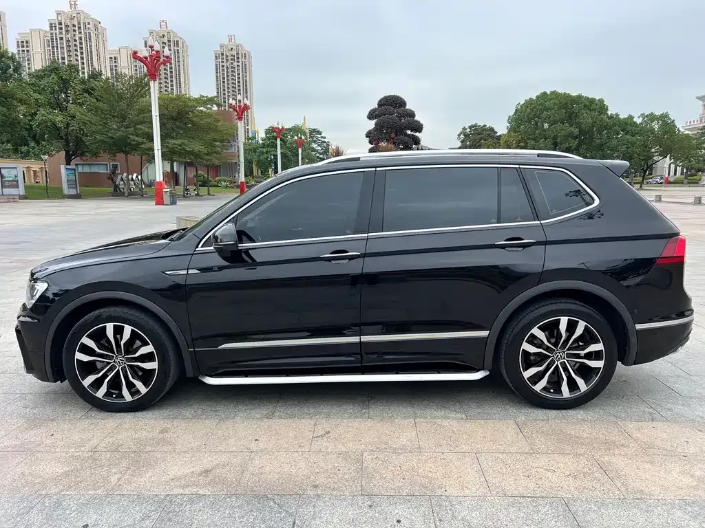 Volkswagen Tiguan L — фото 4