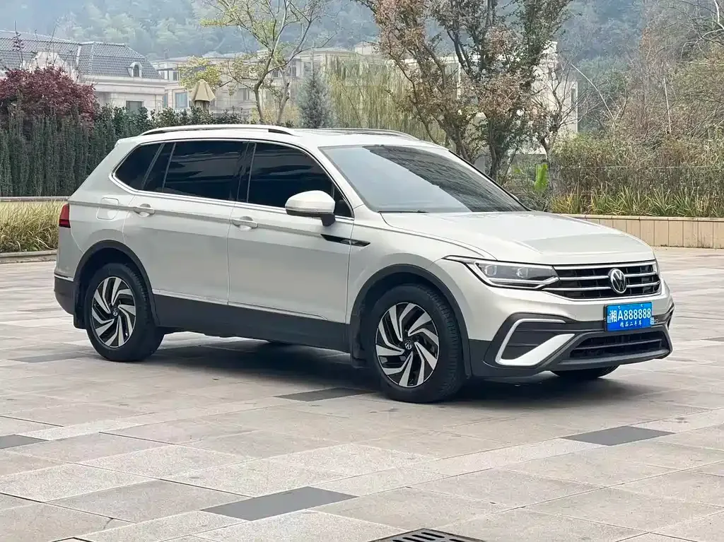 Volkswagen Tiguan L — фото 3