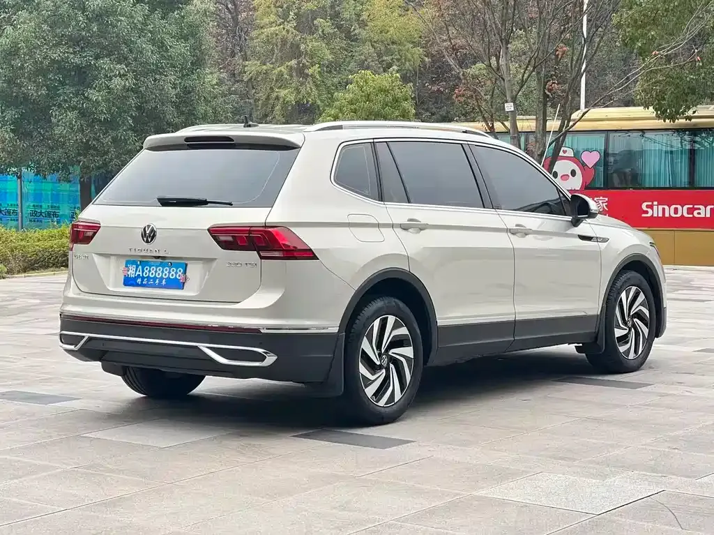 Volkswagen Tiguan L — фото 5