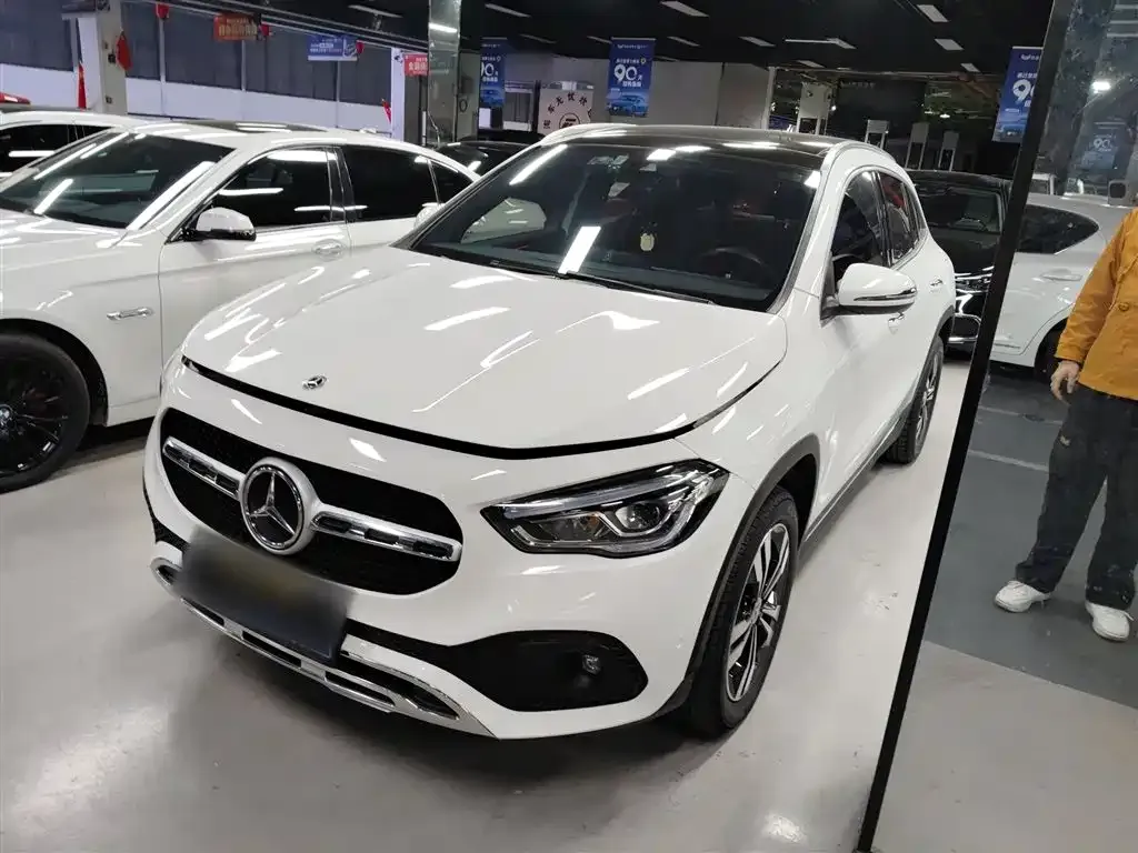 Mercedes-Benz GLA — фото 1