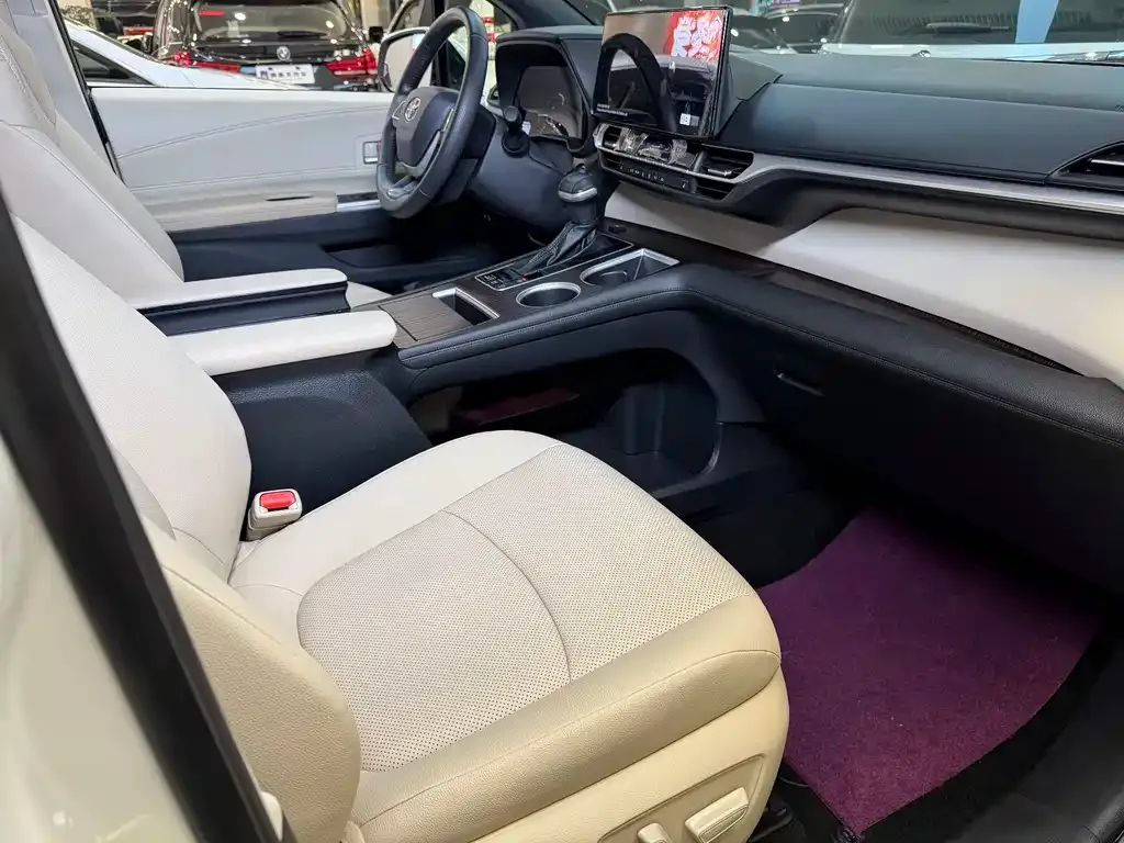 Toyota Granvia — фото 10