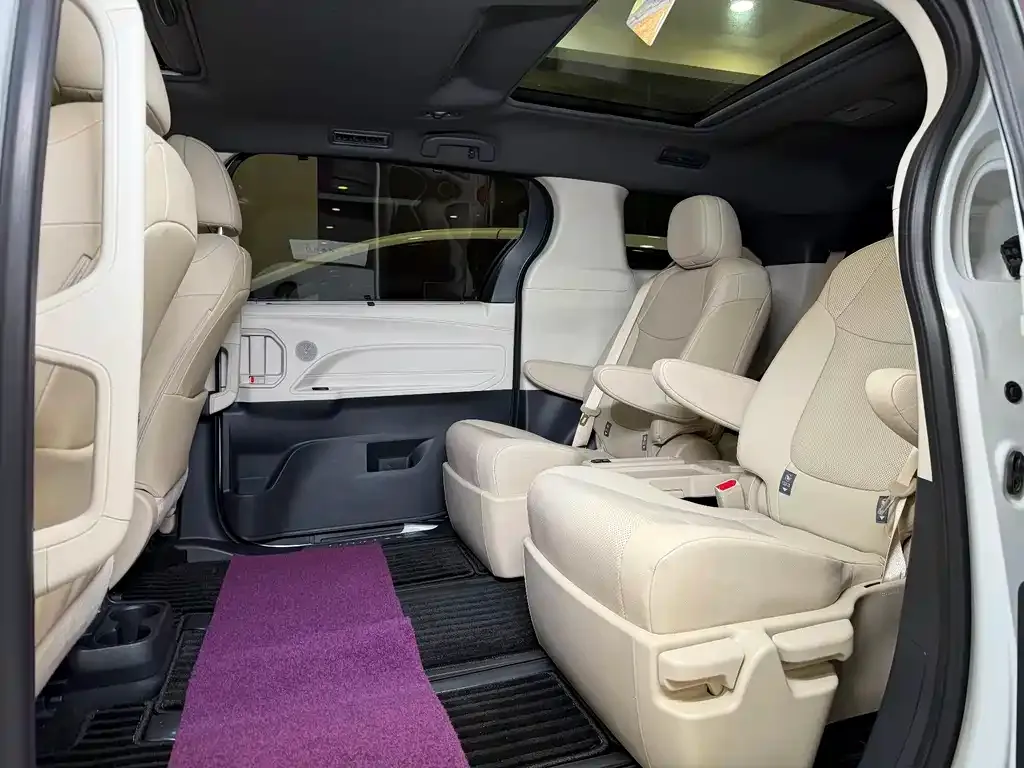 Toyota Granvia — фото 8