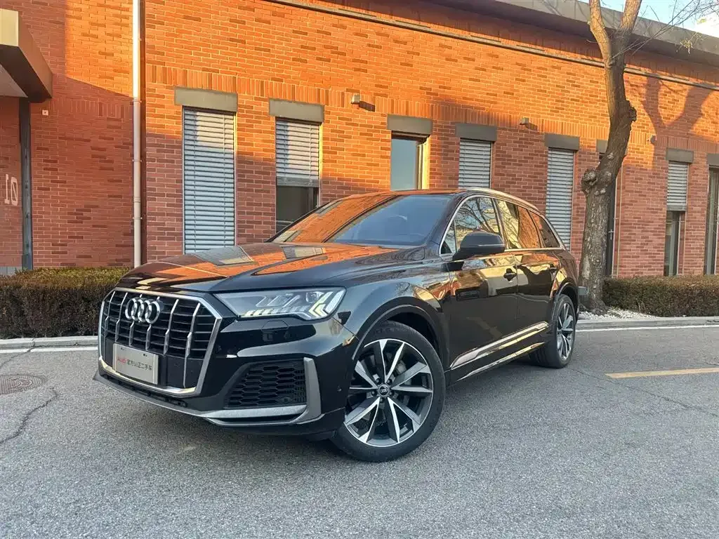 Audi Q7 — фото 1