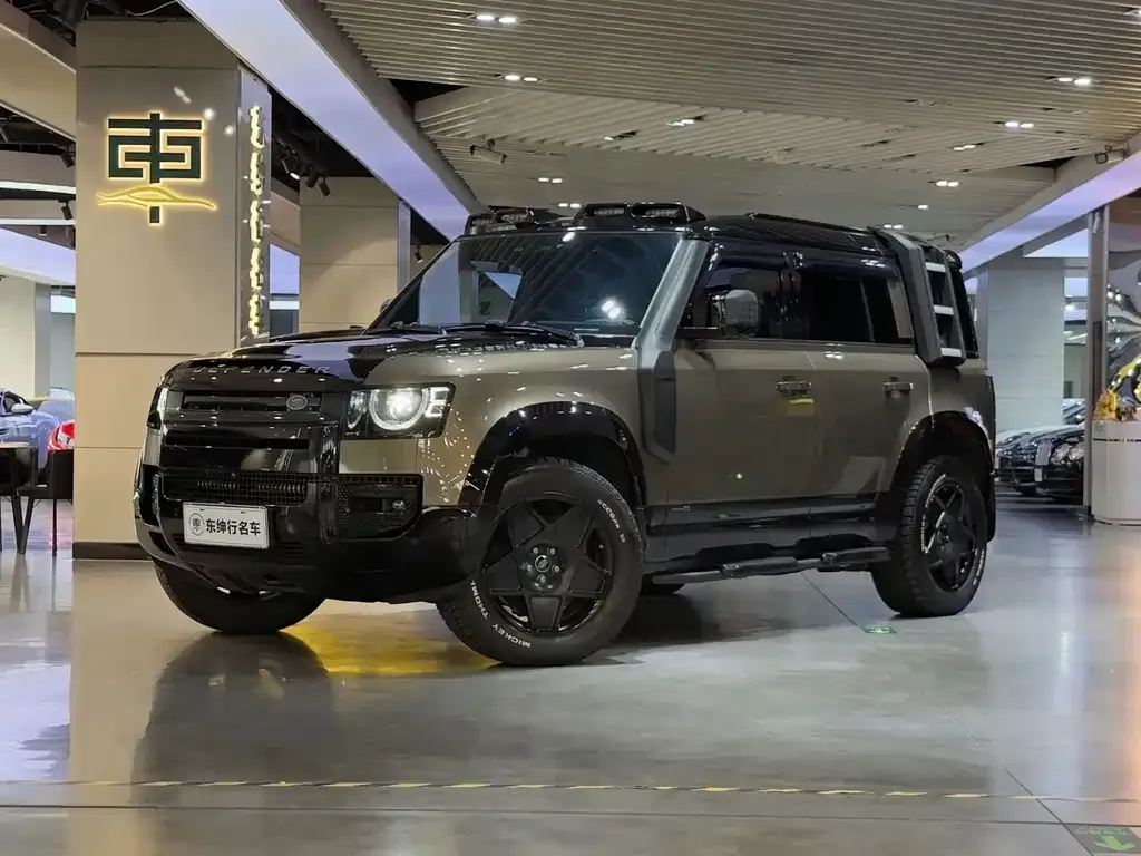 Land Rover Defender — фото 1