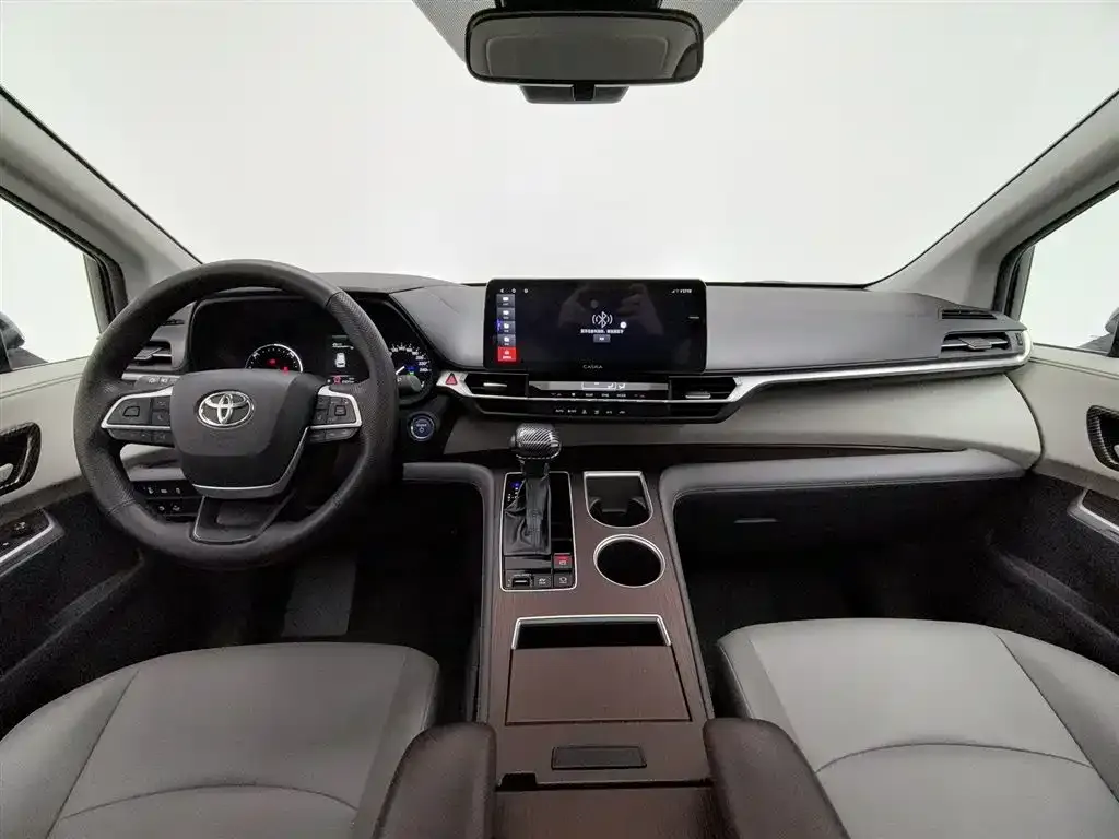 Toyota Granvia — фото 3