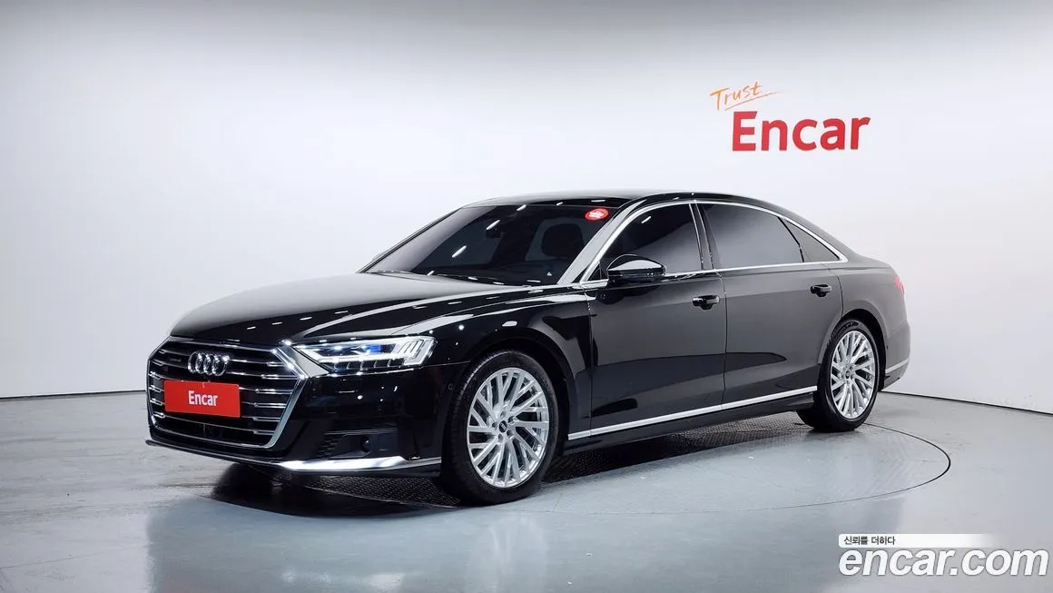 Audi A8 — фото 1