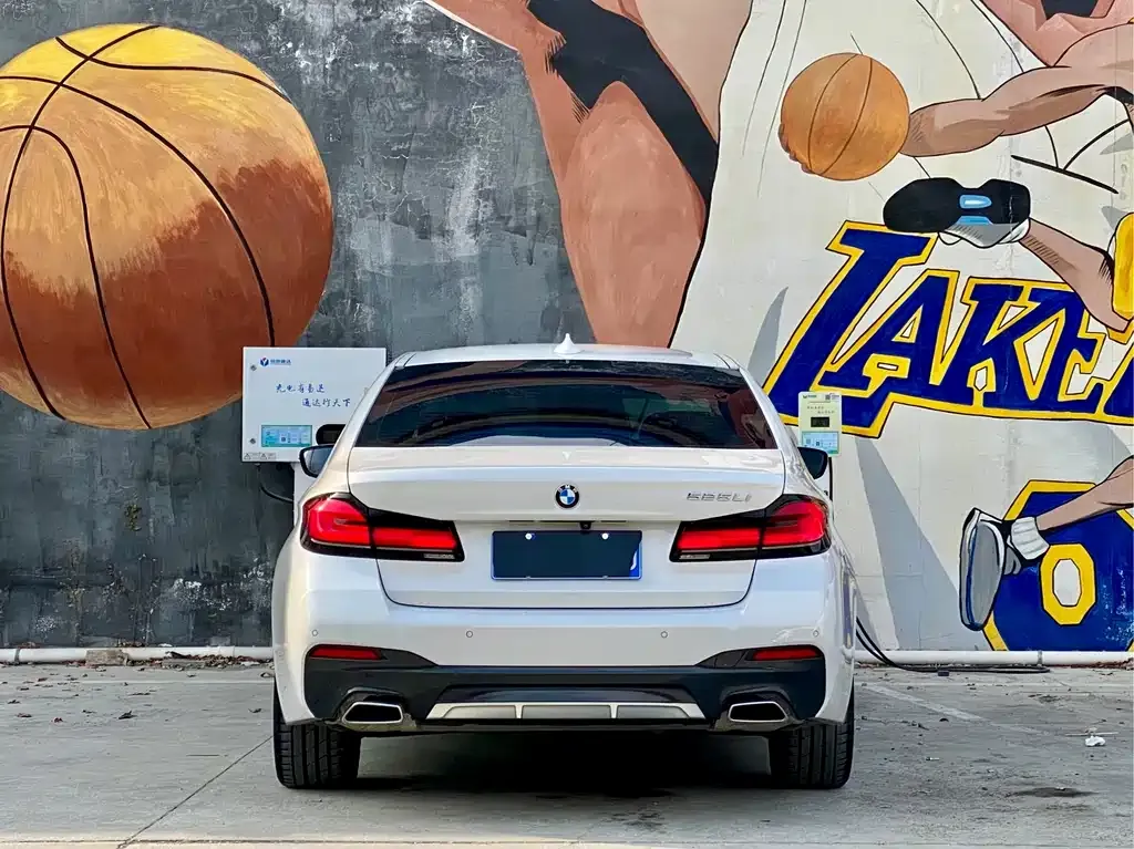BMW 5 Series — фото 4