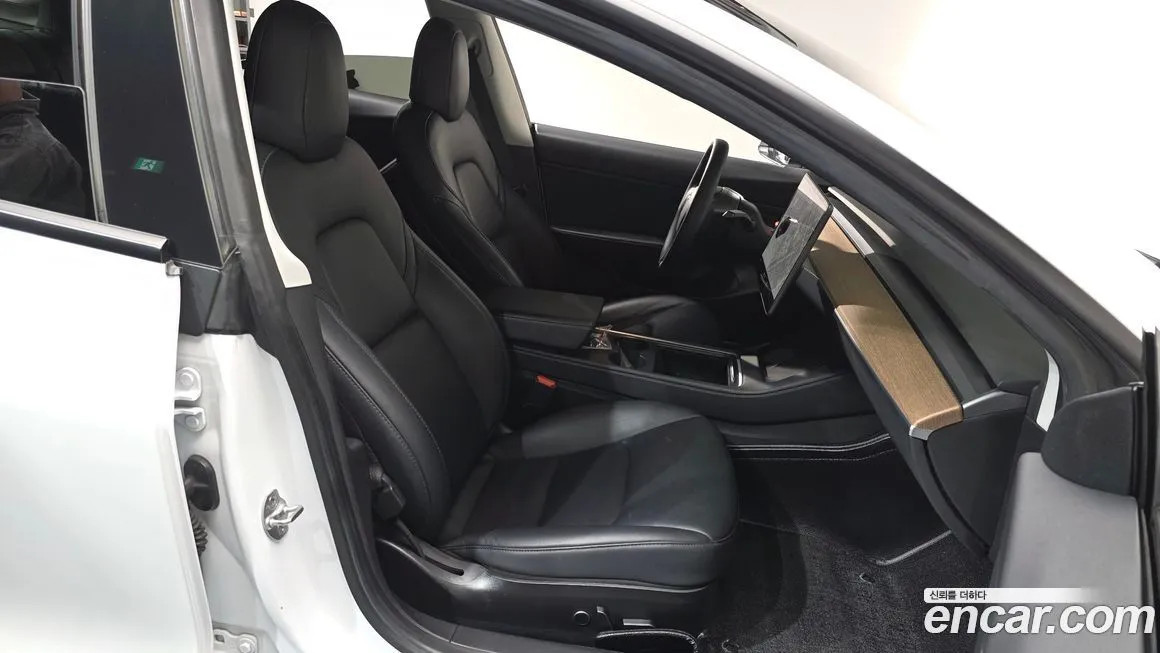 Tesla Model 3 — фото 10