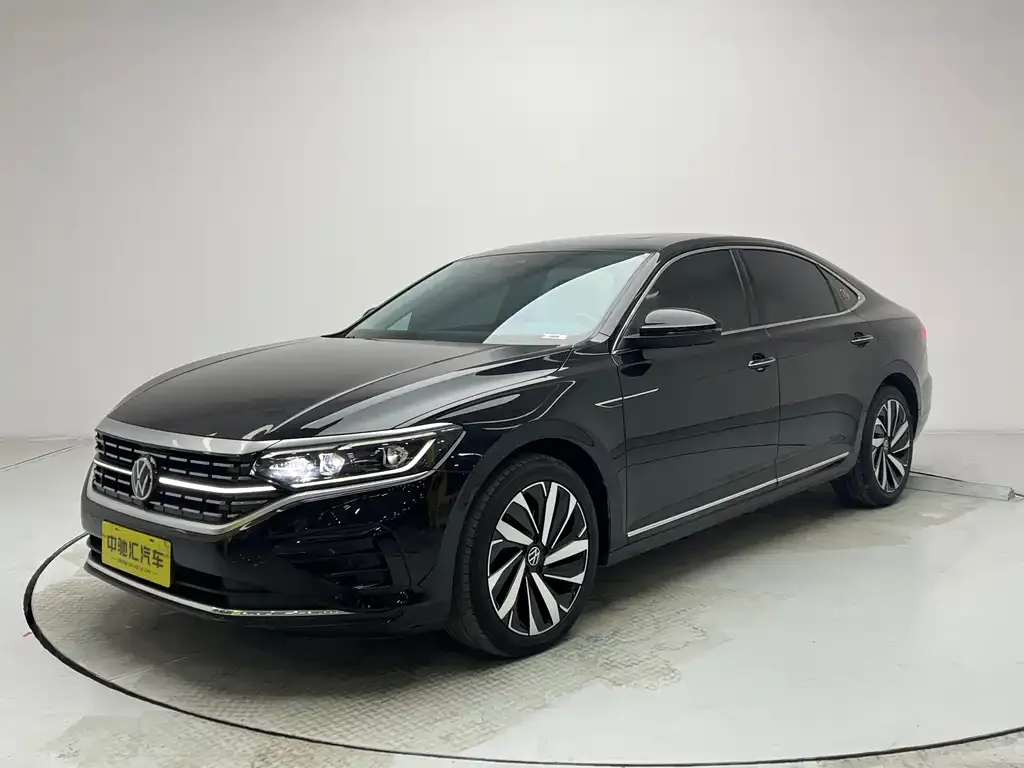 Volkswagen Passat — фото 1