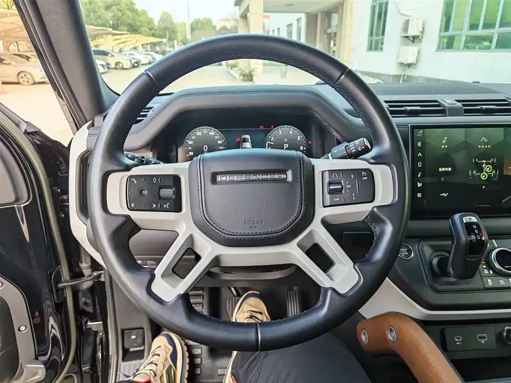 Land Rover Defender — фото 10