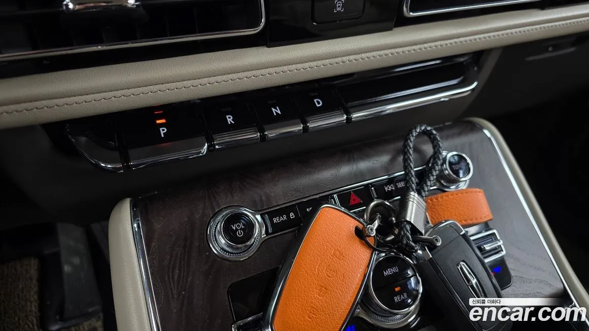 Lincoln Aviator — фото 10