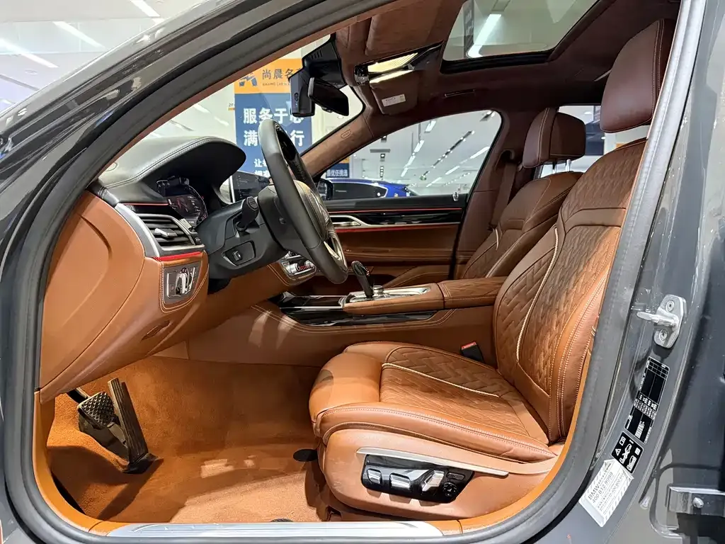 BMW 7 Series — фото 10