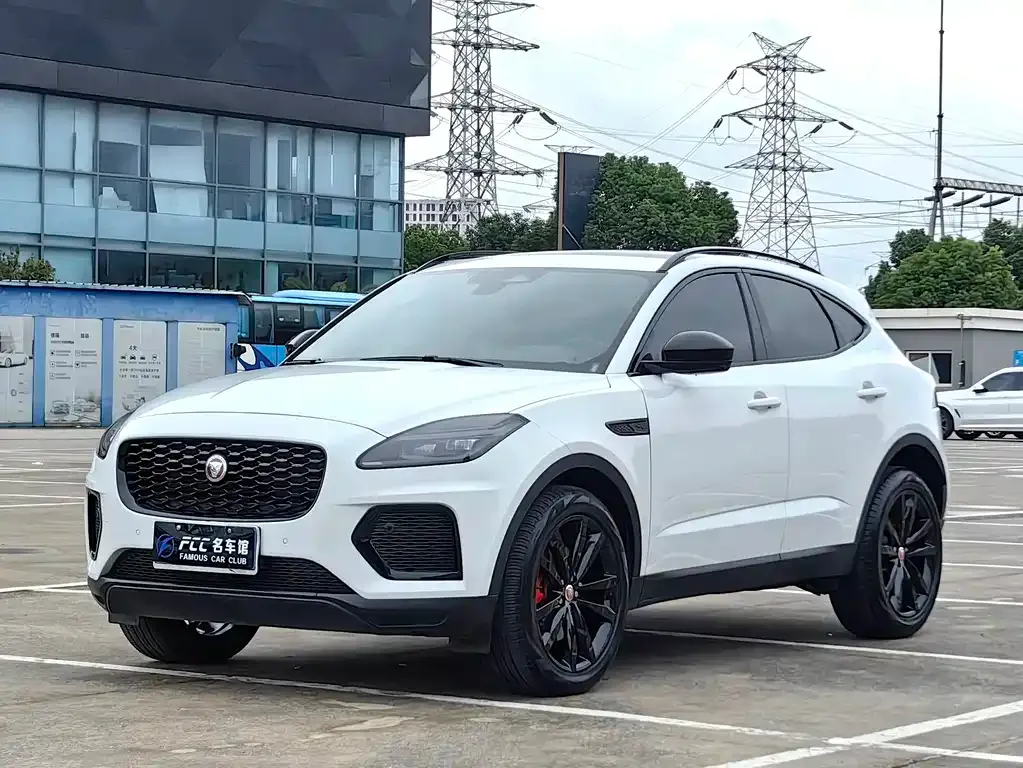 Jaguar E-PACE — фото 1
