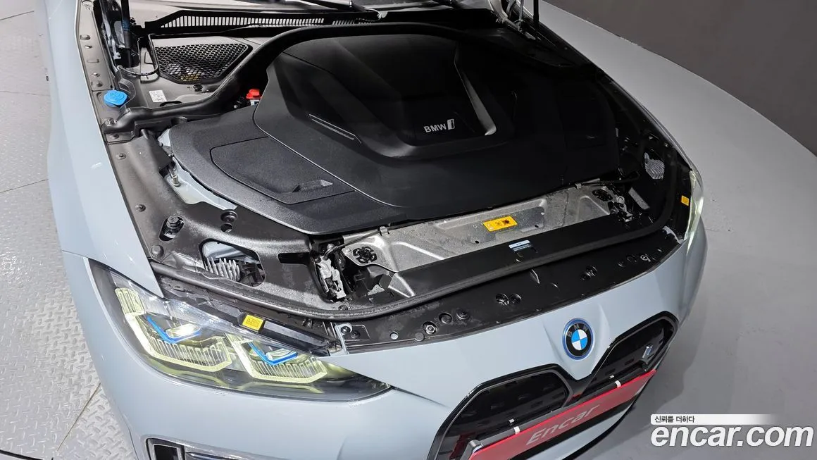 BMW i4 — фото 9