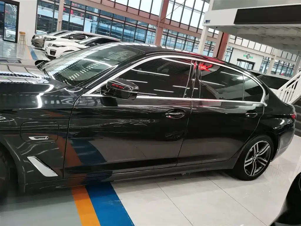 BMW 5 Series New Energy — фото 3