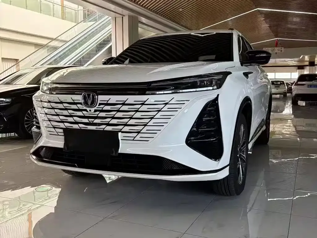 Changan CS75PLUS — фото 1