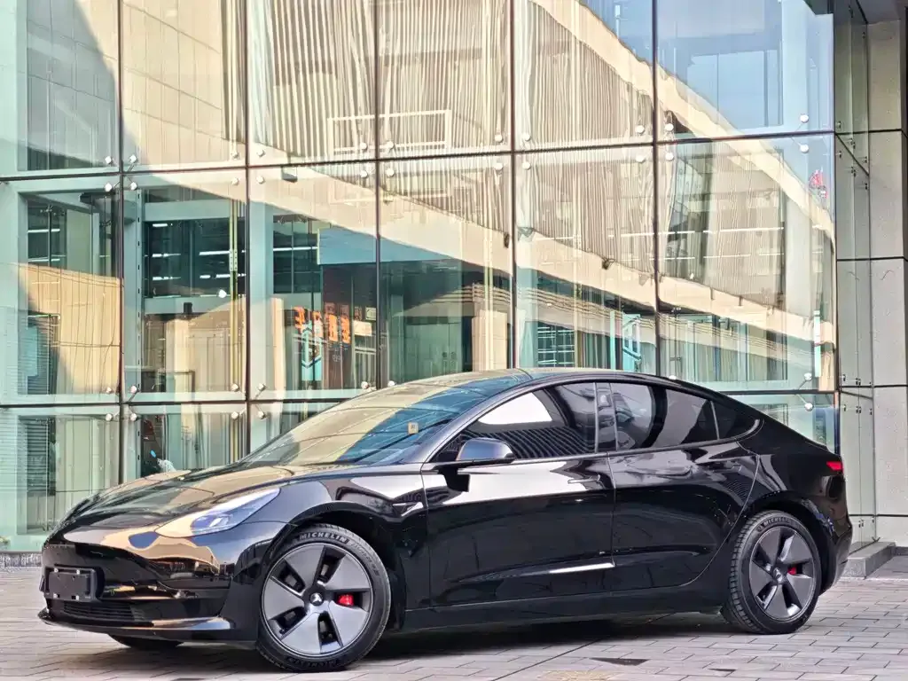 Tesla Model 3 — фото 5
