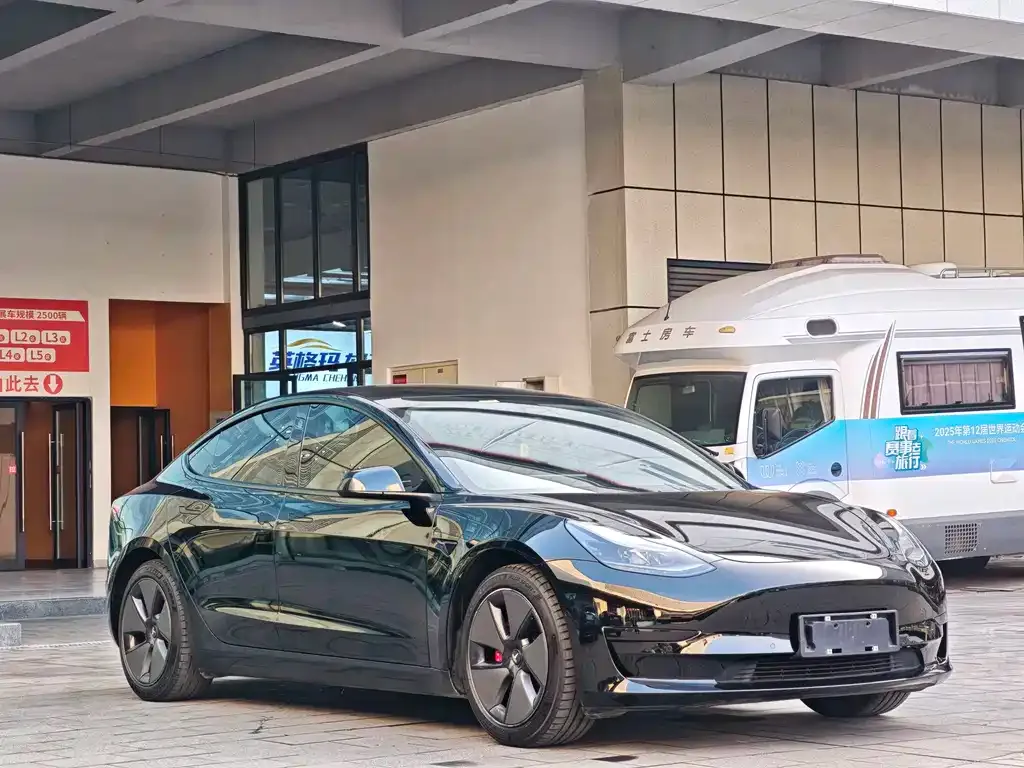 Tesla Model 3 — фото 4