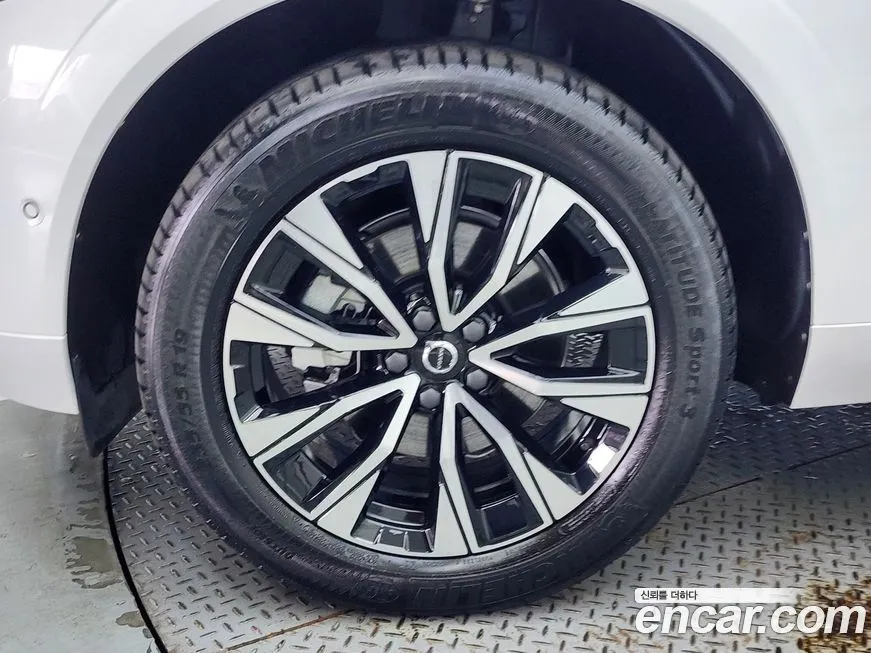 Volvo XC60 — фото 10