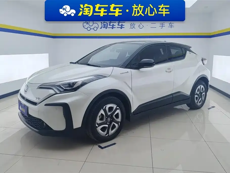 Toyota C-HR EV — фото 1