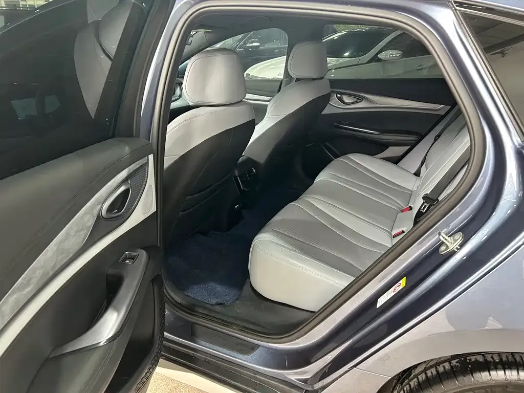 BYD Seal — фото 10