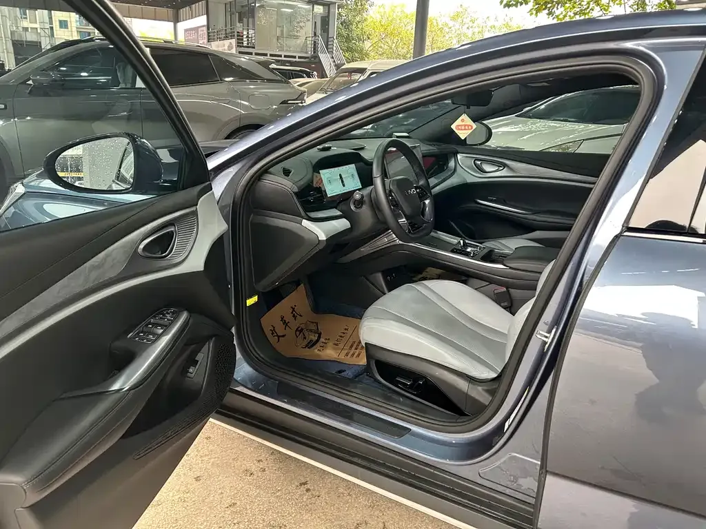 BYD Seal — фото 9