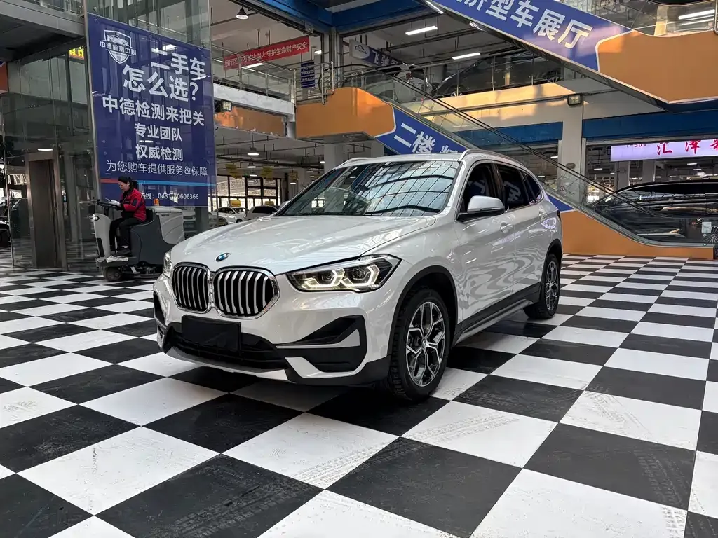 BMW X1 — фото 1