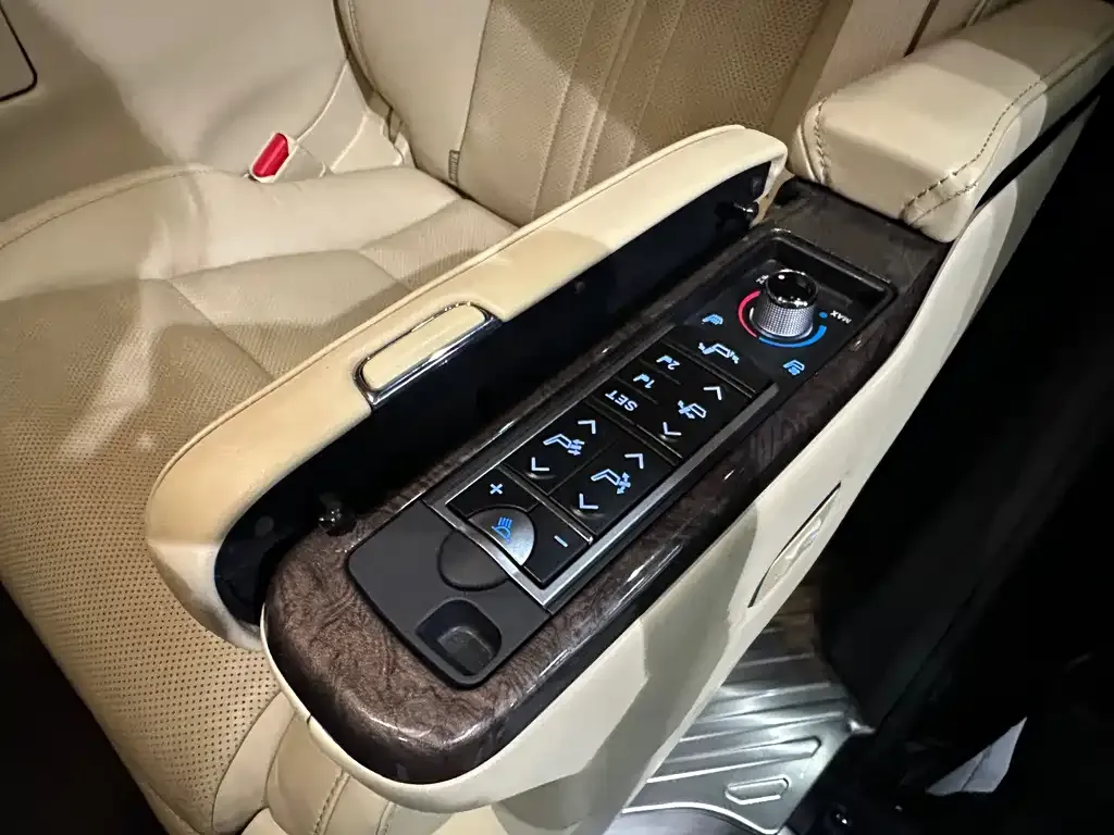 Toyota Vellfire — фото 2