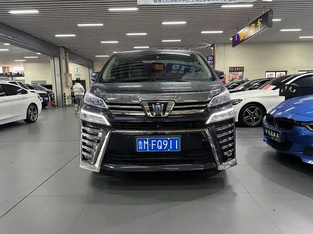 Toyota Vellfire — фото 10