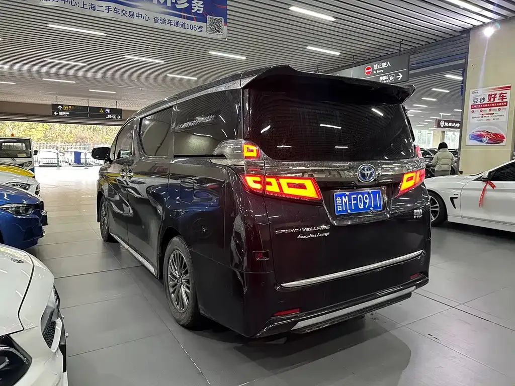 Toyota Vellfire — фото 7