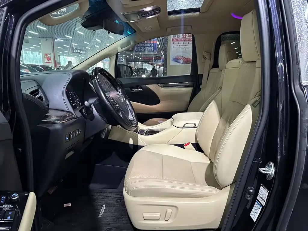 Toyota Vellfire — фото 4