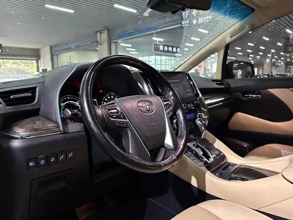 Toyota Vellfire — фото 9