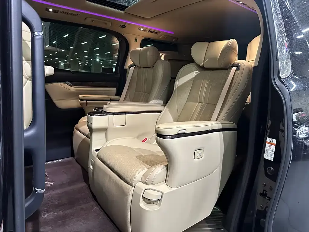 Toyota Vellfire — фото 3