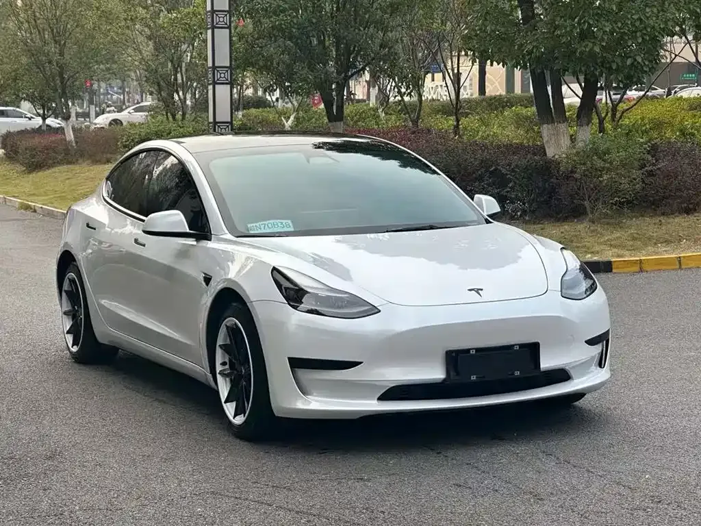 Tesla Model 3 — фото 4