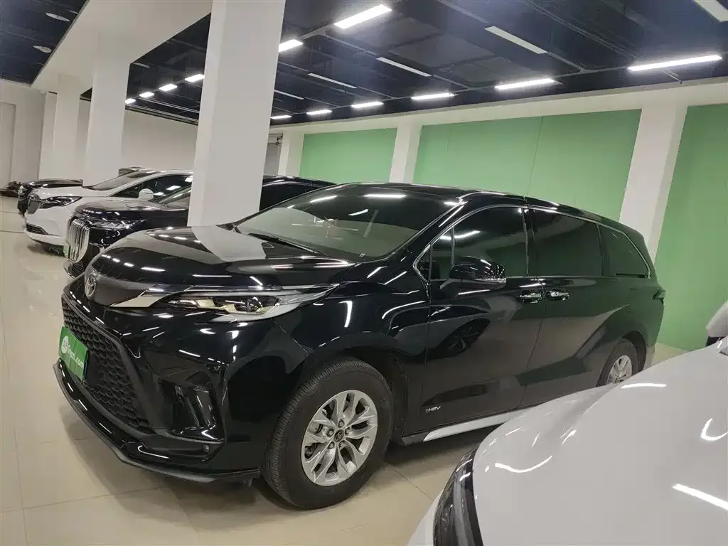 Toyota Granvia — фото 10