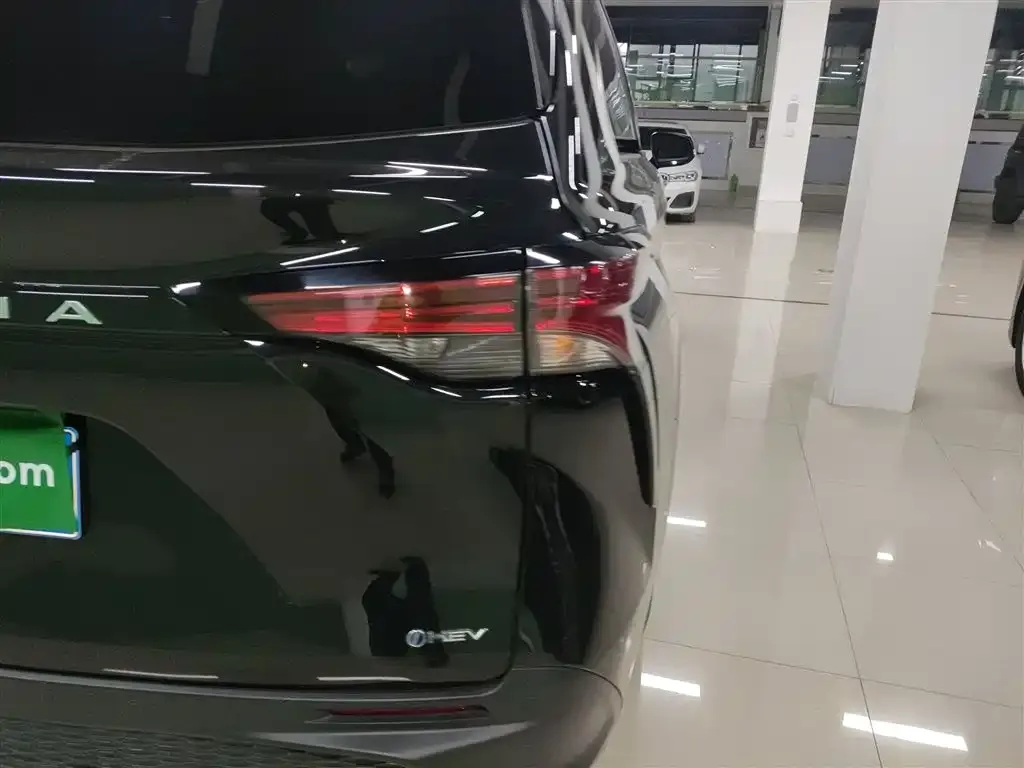Toyota Granvia — фото 3