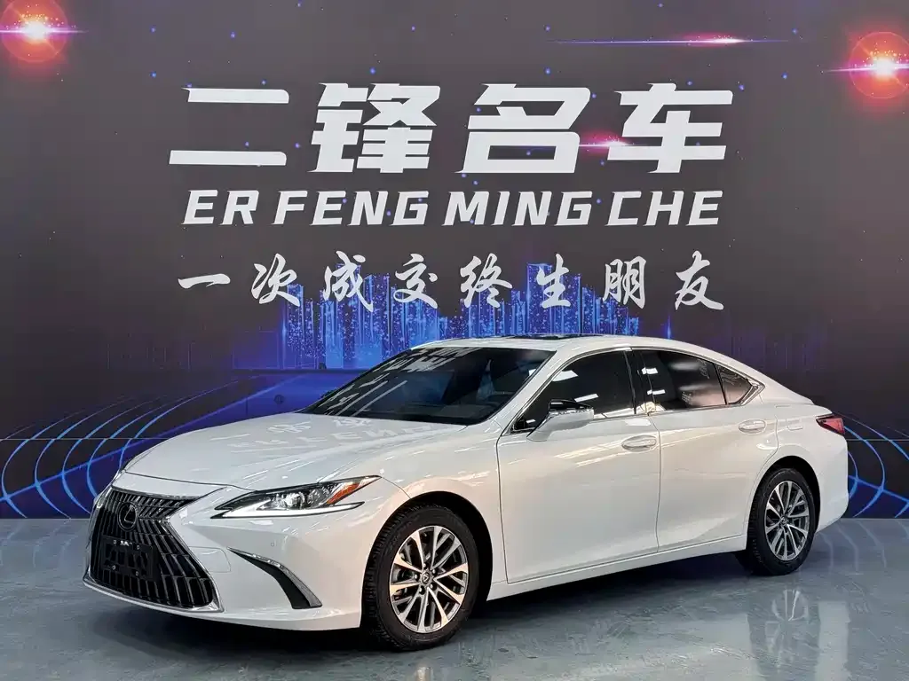Lexus ES — фото 1