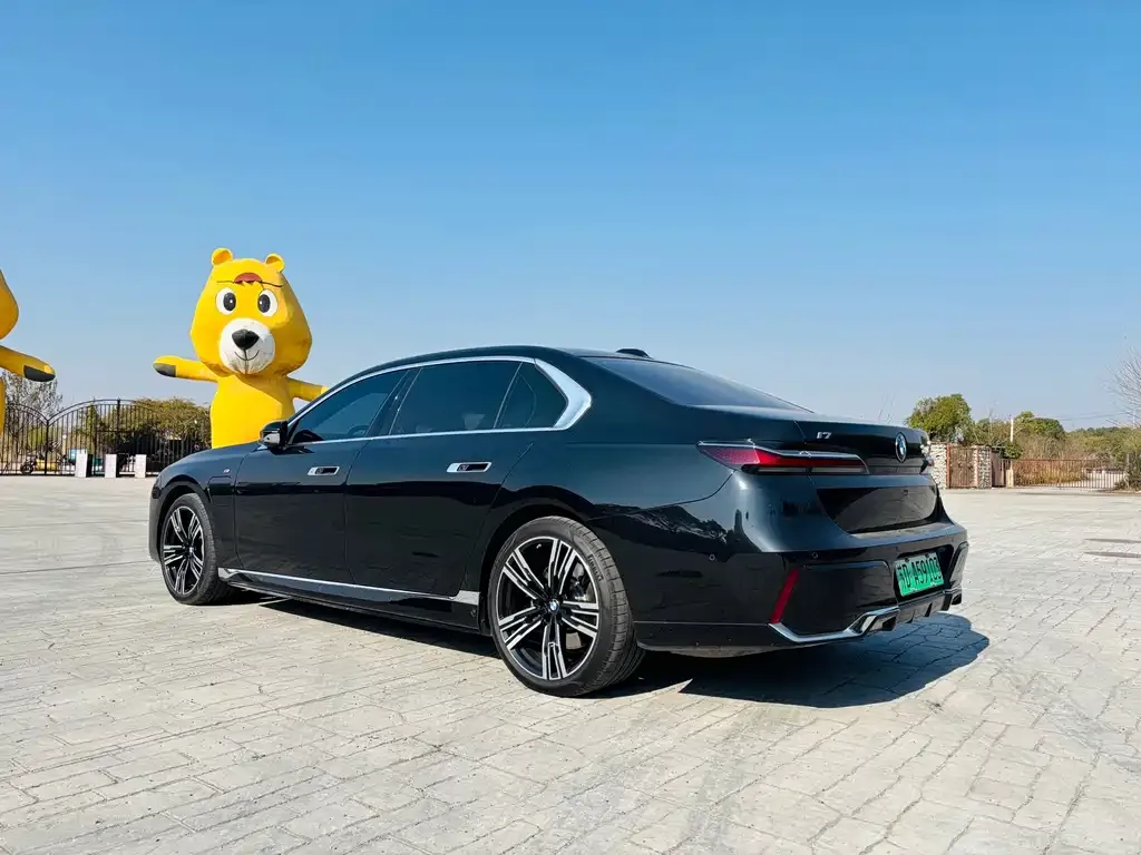 BMW i7 — фото 2
