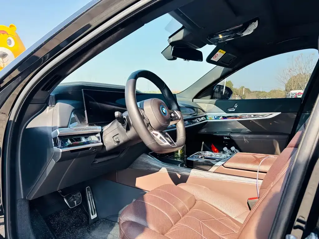 BMW i7 — фото 4